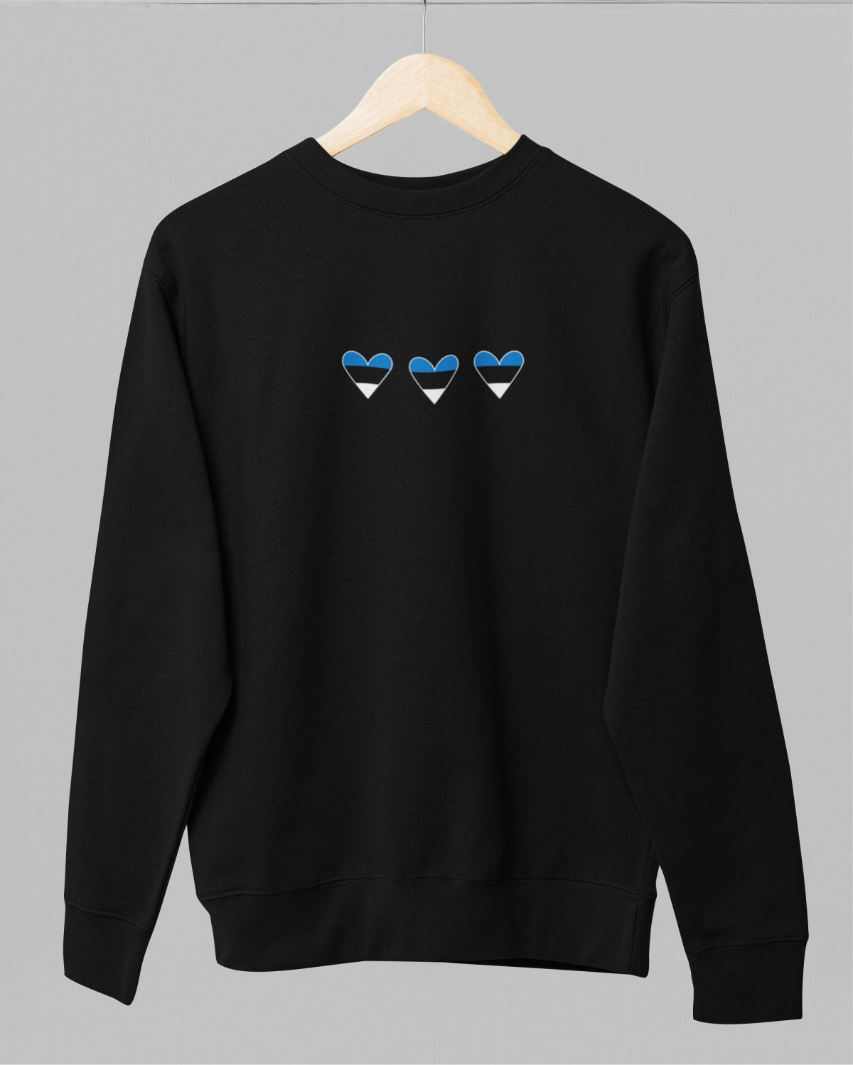 Must pusaer ilma kapuutsita "Kolm eesti südant"