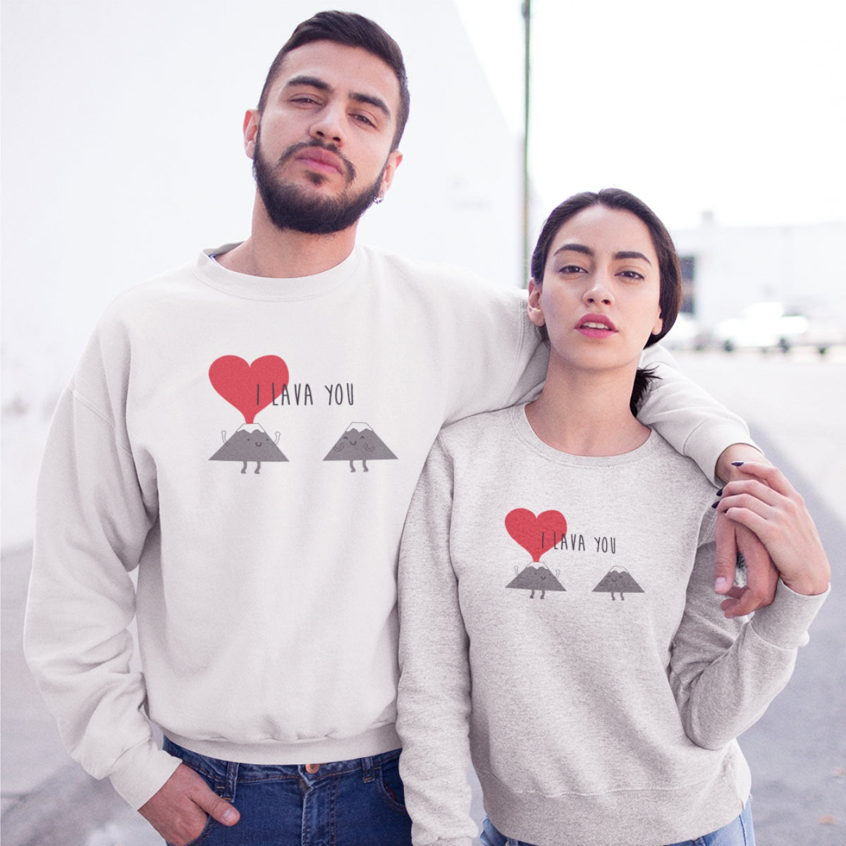 Valged kapuutsita dressipluusid paaridele „Laava“