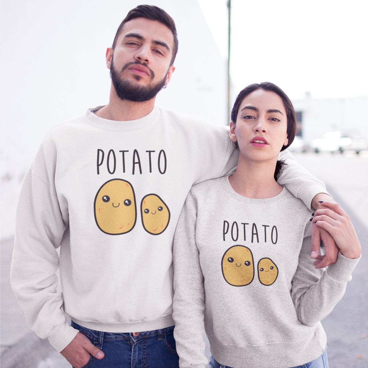 Valged kapuutsita dressipluusid paaridele „Kartulid“