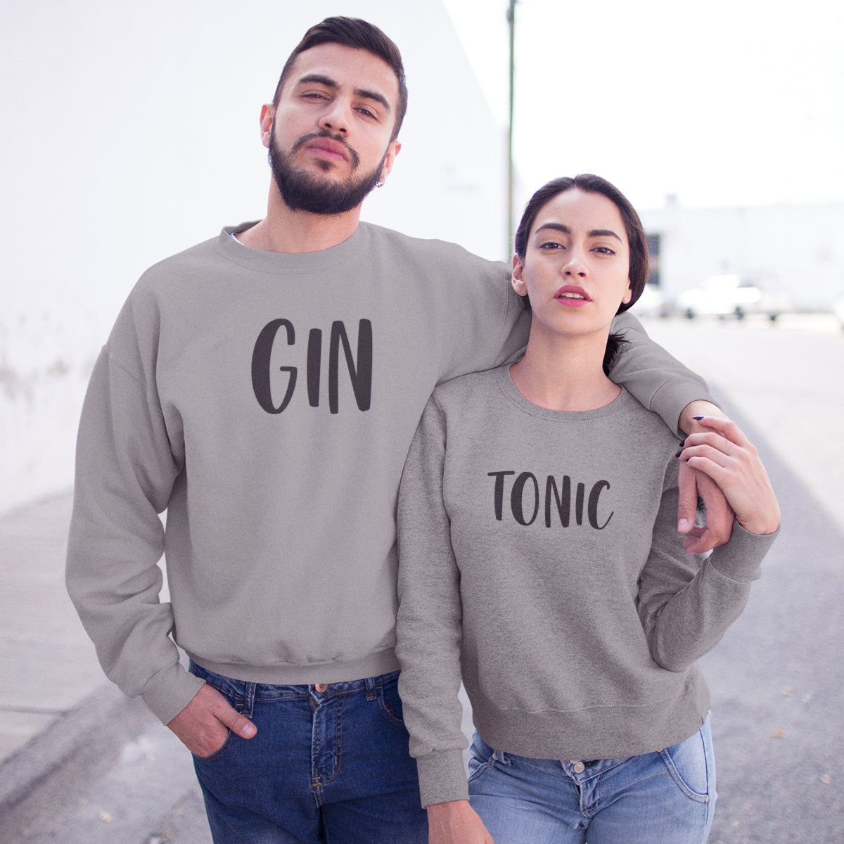 Hallid kapuutsita dressipluusid paaridele „Gin &amp; Tonic“