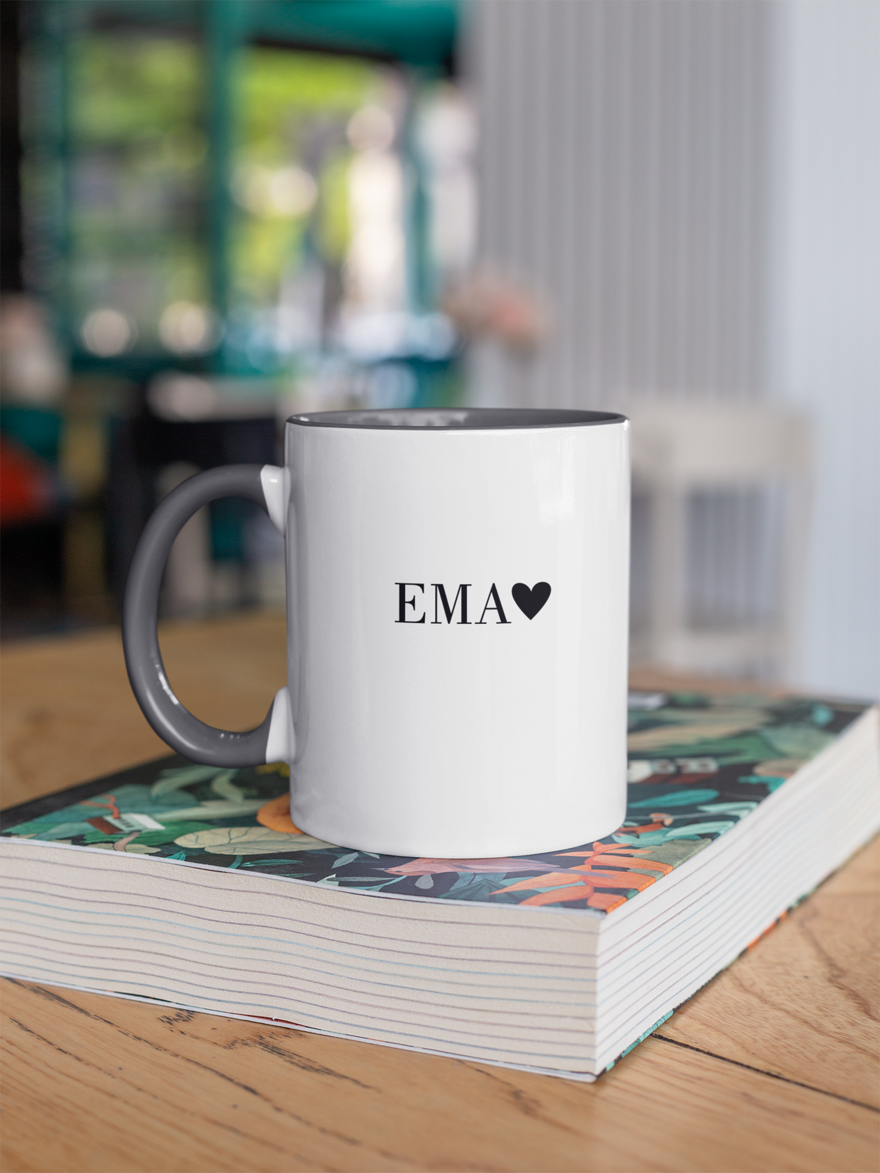 Tass halli sisemusega "Ema südamega"