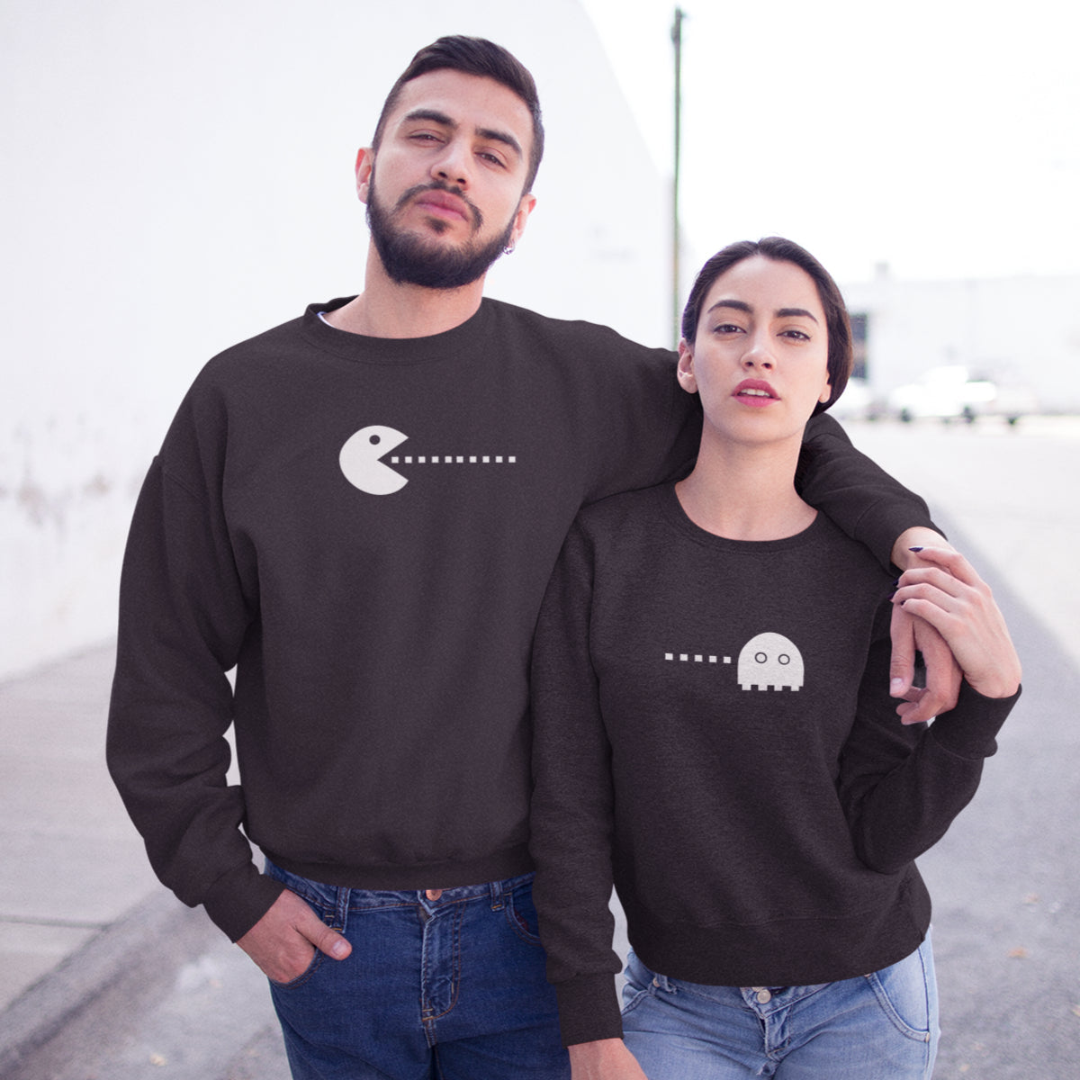 Mustad kapuutsita dressipluusid paaridele „Pac-Mani mäng“